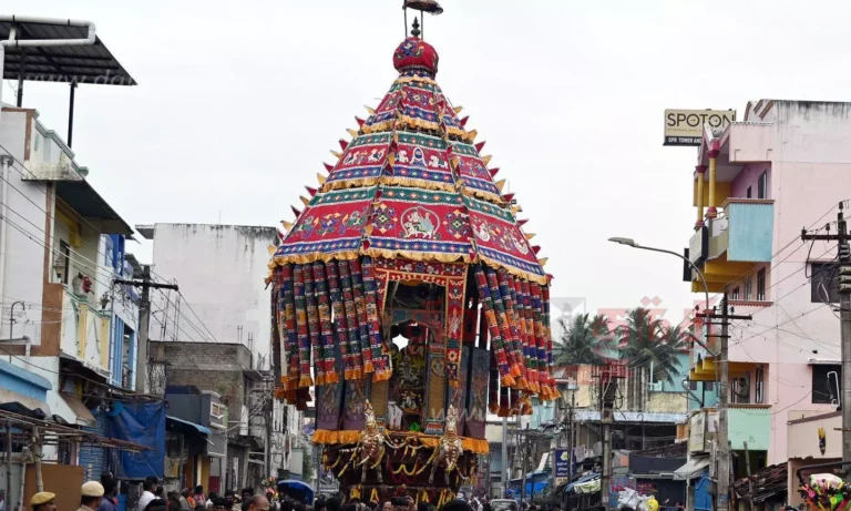 Karthika Festival Procession was held at Thirunageswaram Naganathaswamy Temple.